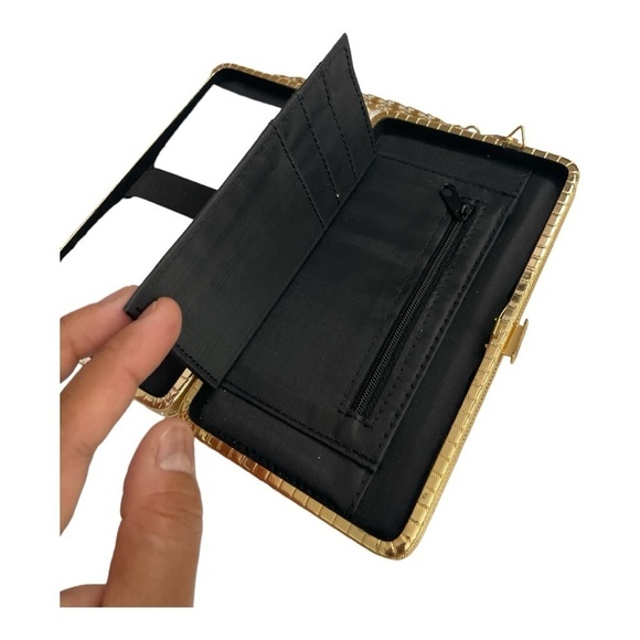 Aztec Pattern Clutch/ Purse/ Wallet. Has compartments for phone/ cards/money - Picture 4 of 10